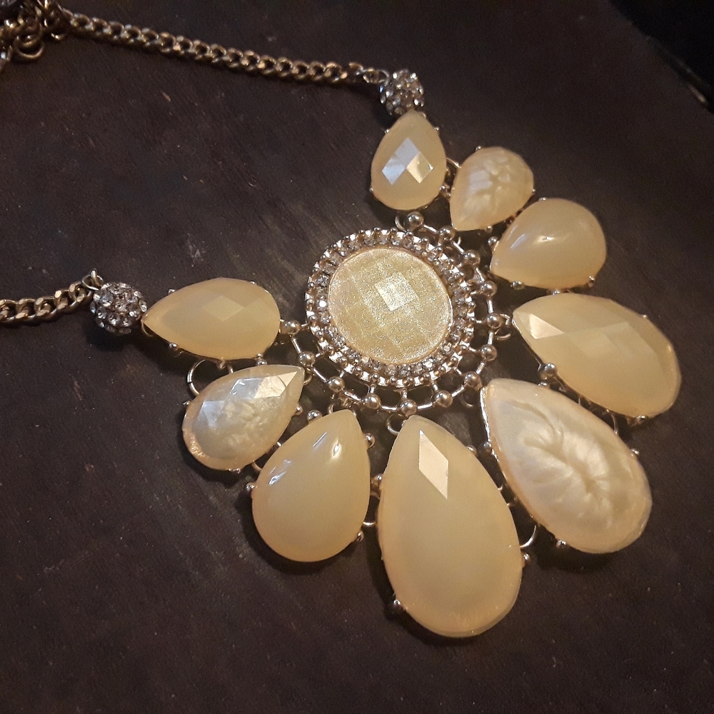 Stunning Statement - image 3